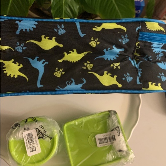 Tupperware Boys Dinasaur Lunch Bag with containers - Picture 3 of 6